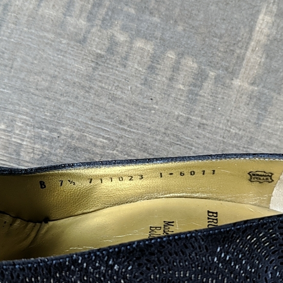 Bruno Magli Navy Blue Leather Textured Heels BX187 - Picture 11 of 11